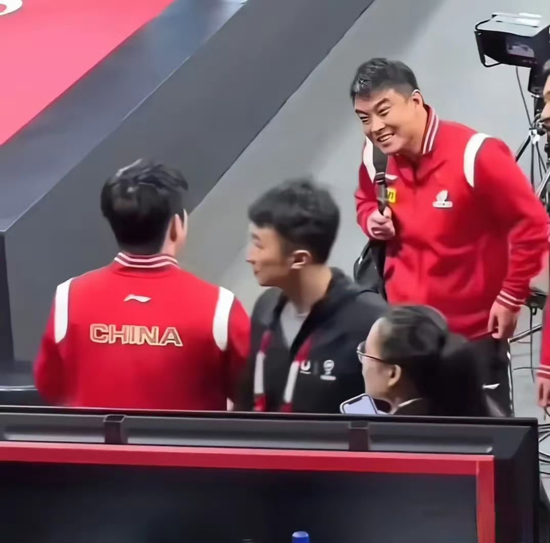现场采访：球员、教练和球迷的心声